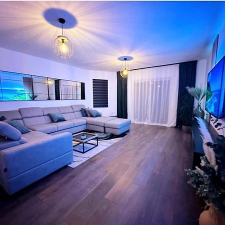Holiday Home Chester With Heated Pool Kaštela Екстериор снимка