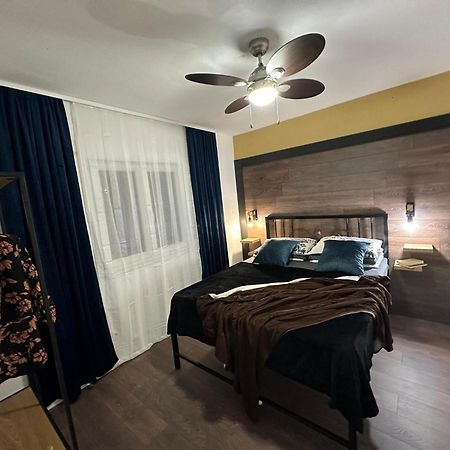 Holiday Home Chester With Heated Pool Kaštela Екстериор снимка