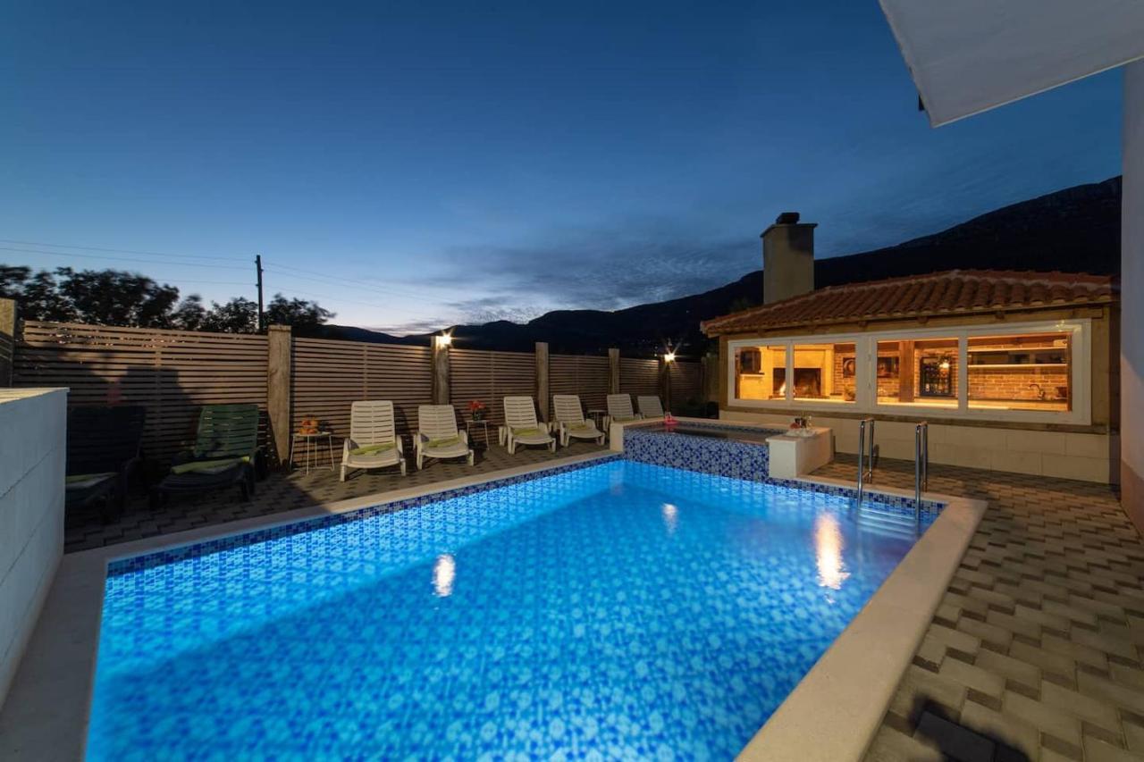 Holiday Home Chester With Heated Pool Kaštela Екстериор снимка
