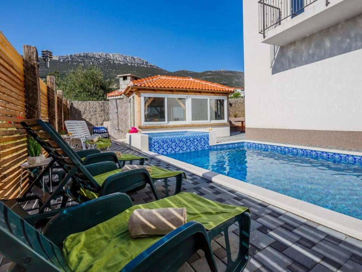 Holiday Home Chester With Heated Pool Kaštela Екстериор снимка