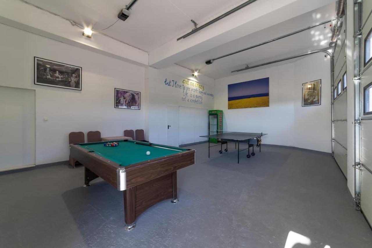 Holiday Home Chester With Heated Pool Kaštela Екстериор снимка