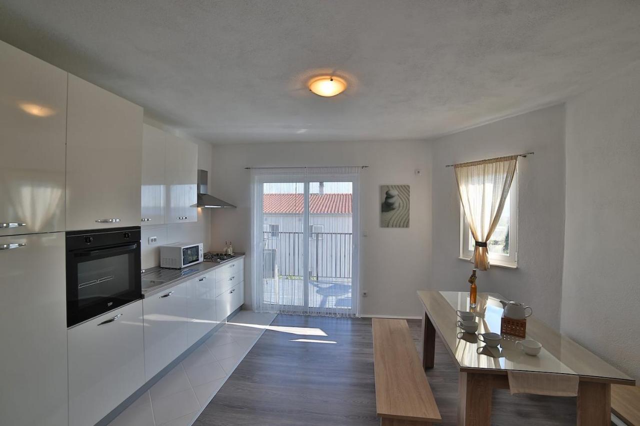 Holiday Home Chester With Heated Pool Kaštela Екстериор снимка