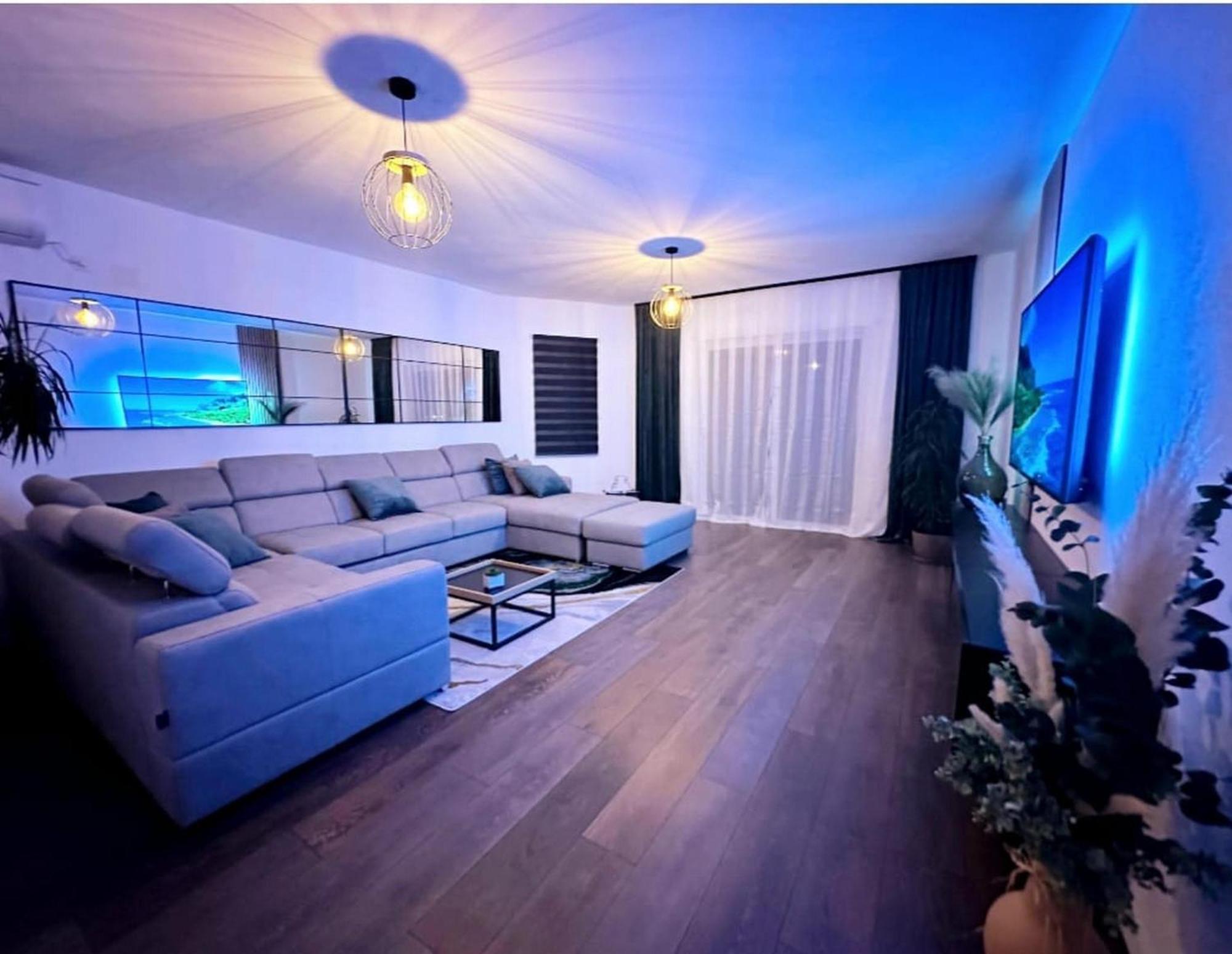 Holiday Home Chester With Heated Pool Kaštela Екстериор снимка