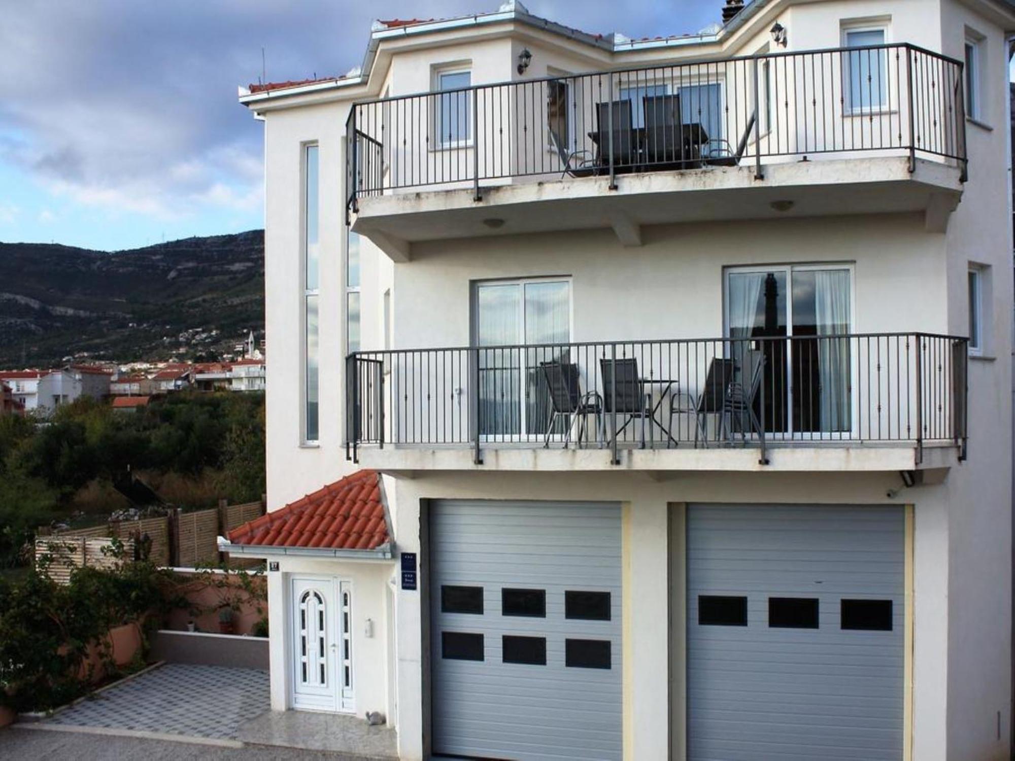 Holiday Home Chester With Heated Pool Kaštela Стая снимка