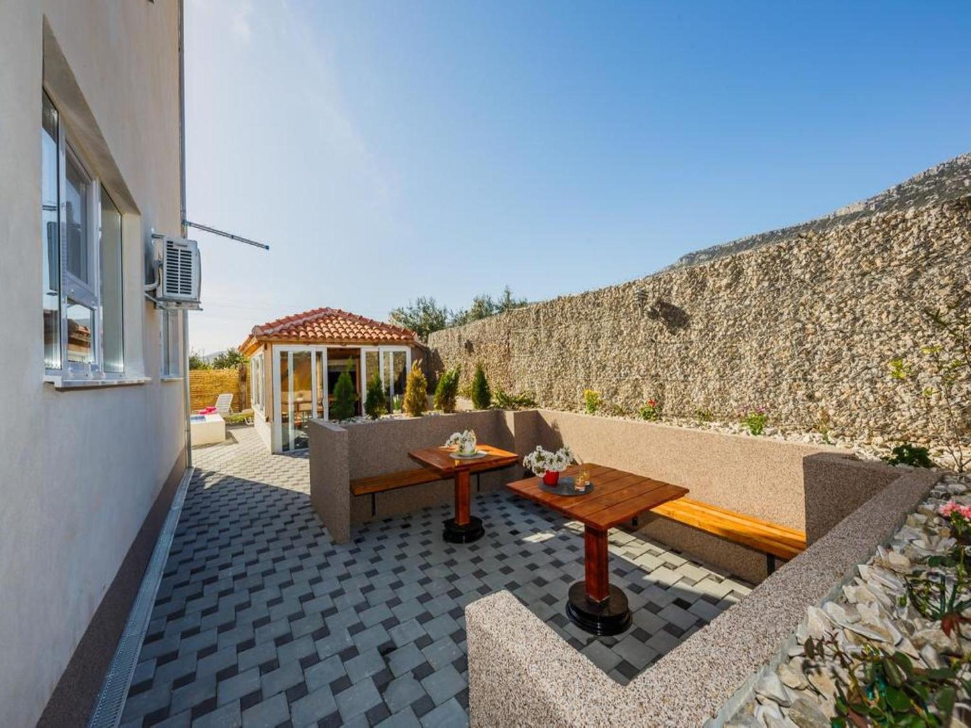Holiday Home Chester With Heated Pool Kaštela Стая снимка