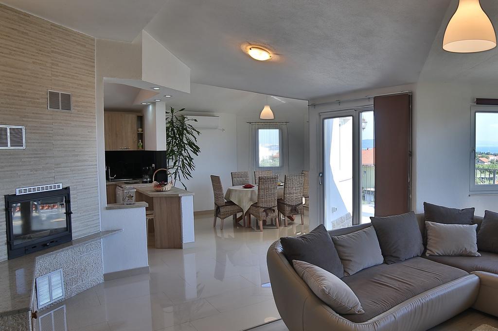 Holiday Home Chester With Heated Pool Kaštela Екстериор снимка