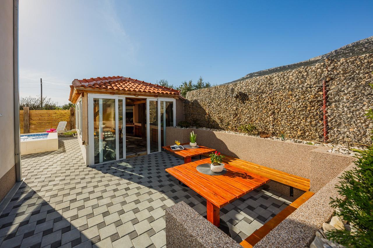 Holiday Home Chester With Heated Pool Kaštela Екстериор снимка