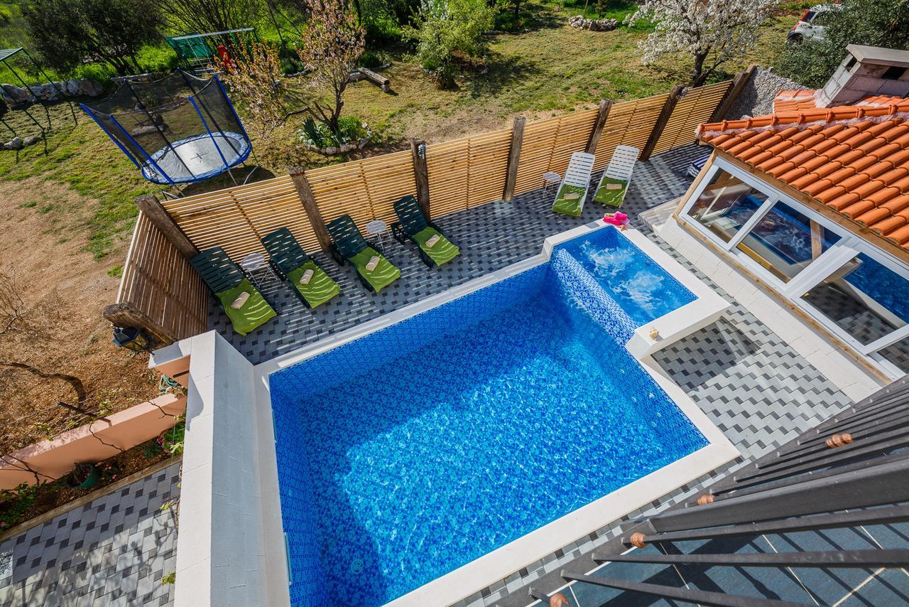 Holiday Home Chester With Heated Pool Kaštela Екстериор снимка